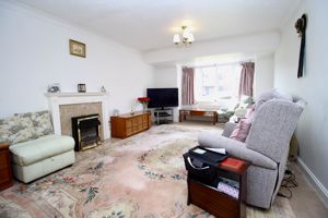 Living/Diner- click for photo gallery